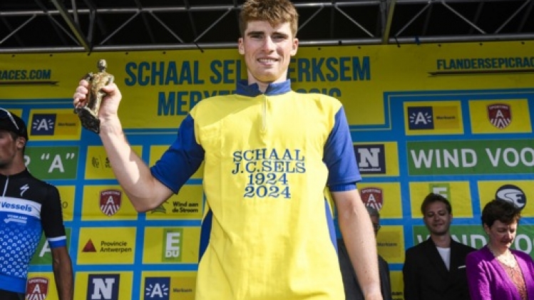 Floris Van Tricht s'impose au sprint