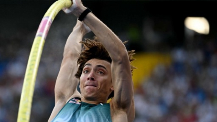 Armand Duplantis bat son 10e record du monde au saut à la perche en franchissant 6m26