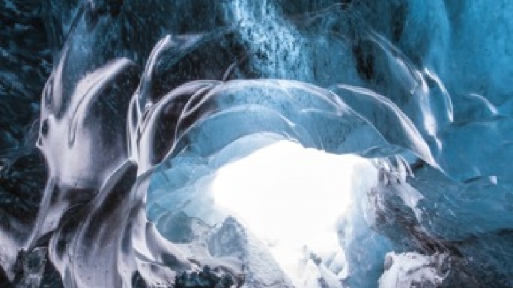 Deux personnes disparues après l'effondrement d'une grotte de glace en Islande