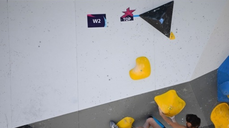 Corentin Laporte en bronze en escalade de bloc chez les U18 en Chine