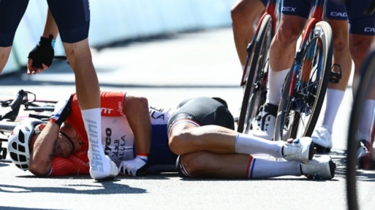 Clavicule cassée pour Dylan Groenewegen après sa chute avec Tim Merlier