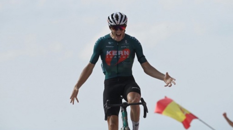 Castrillo, vainqueur de la 12e étape, rend hommage au regretté fondateur de son équipe