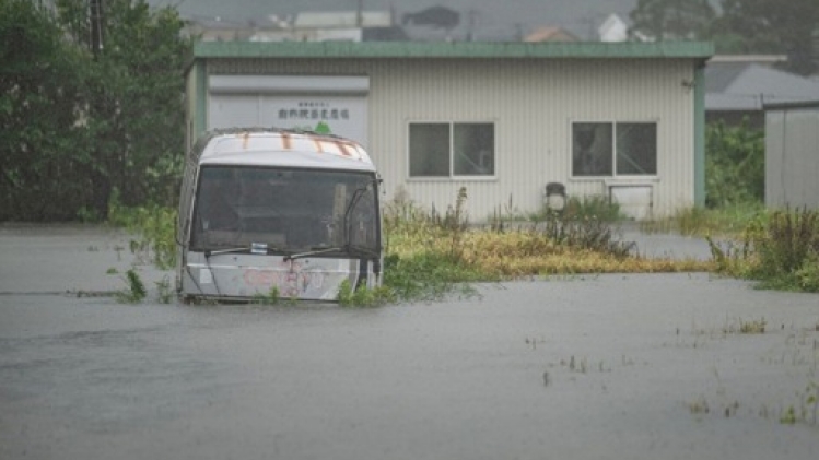 Japon: le typhon Shanshan et ses pluies diluviennes font cinq morts