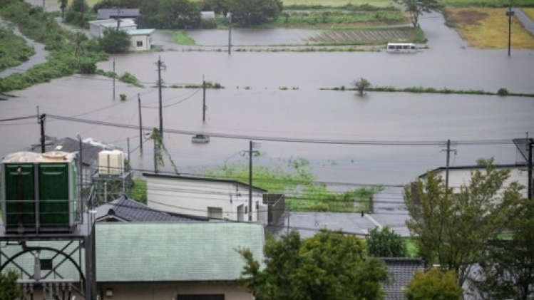 Japon: le typhon Shanshan et ses pluies diluviennes font cinq morts