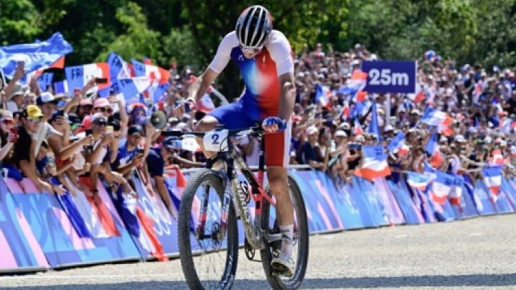 Le Français Victor Koretzky champion du monde de piste courte, Pierre de Froidmont 13e