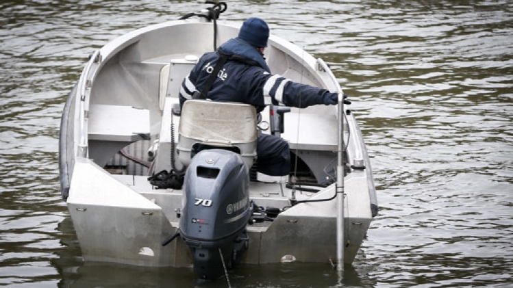 Trois personnes secourues dans la Sambre à Charleroi: un des sauveteurs est décédé
