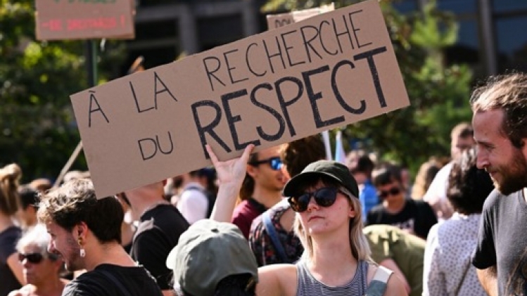France: des milliers de manifestants de gauche défilent contre Macron