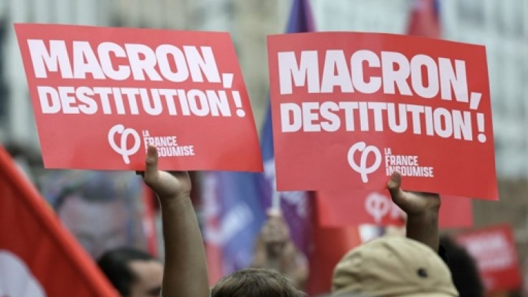 France: 110.000 manifestants contre le coup de force de Macron