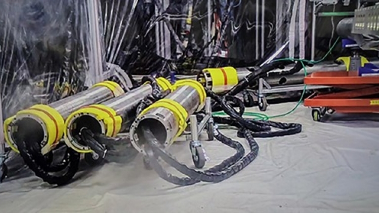 Fukushima: début d'une tentative de retrait de débris radioactifs provenant des réacteurs