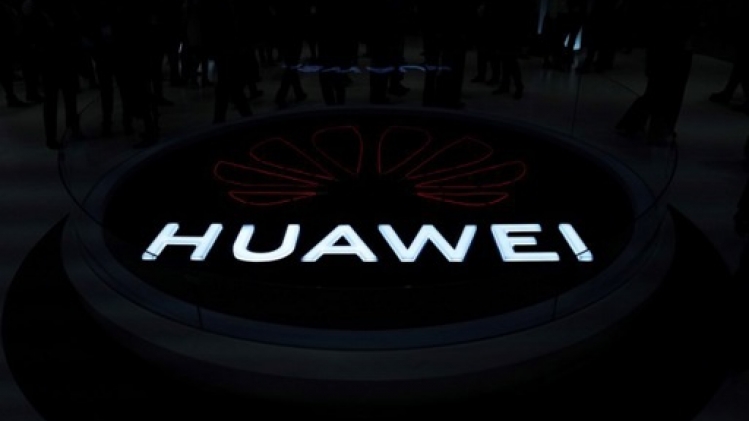 Huawei dévoile le premier téléphone au monde pliable en trois, vendu plus de 2.500 euros