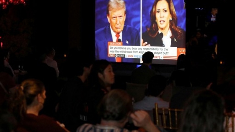 Harris met Trump au défi de débattre une deuxième fois