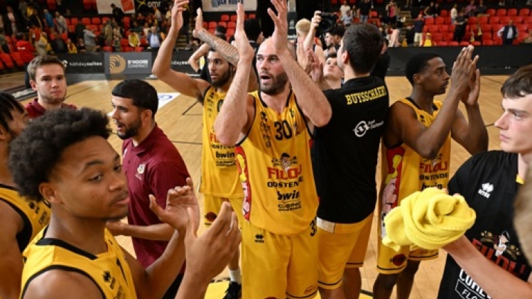 Ostende remporte le classico face à Charleroi, Courtrai crée la surprise à Leiden