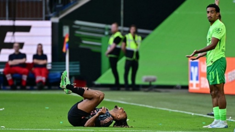 Le Bayern et Vincent Kompany doivent se passer de Sacha Boey pendant plusieurs semaines