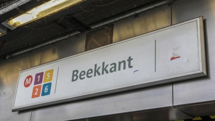 Une maman donne naissance à son enfant dans la station de métro Beekkant