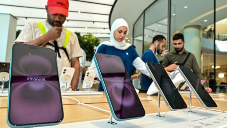 Une action à Bruxelles appelle au boycott de l'iPhone 16 contre le génocide au Congo