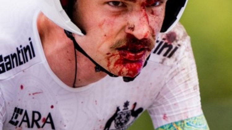 Pas de graves conséquences pour Jay Vine après sa chute dans le chrono