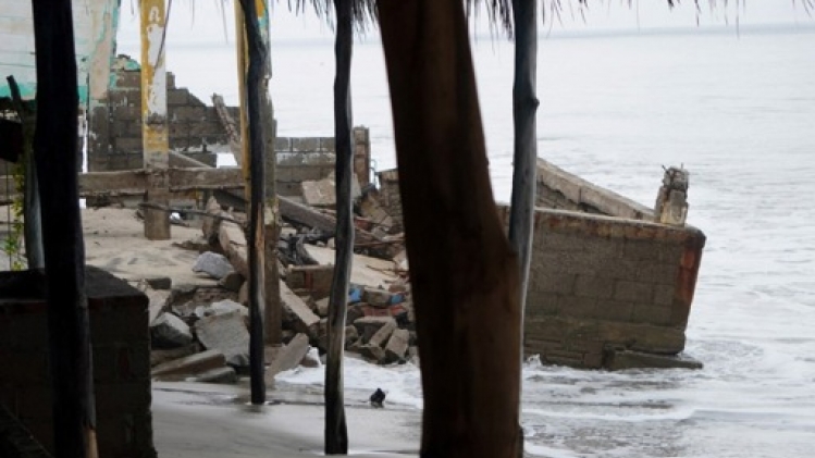 Mexique: l'ouragan John touche terre, dégradé en catégorie 2