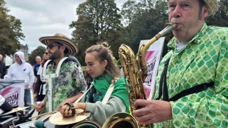 Une centaine de personnes porteuses d'un handicap défilent à Bruxelles pour leurs droits