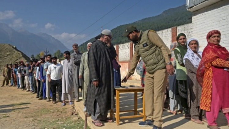 Deuxième journée des élections locales dans la région indienne du Cachemire