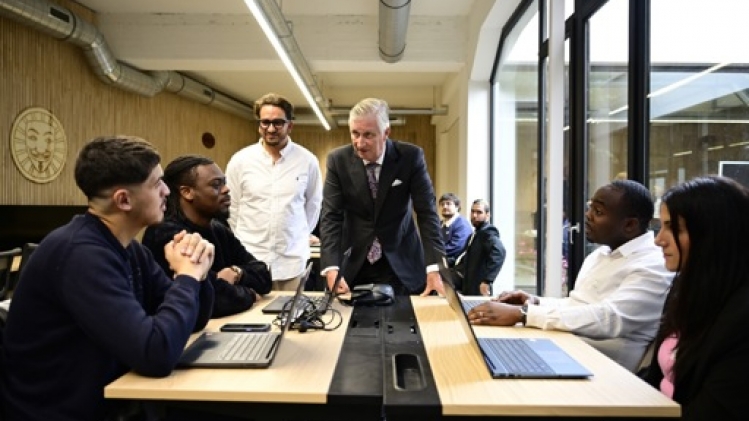 La nouvelle antenne MolenGeek dédiée à l'IA inaugurée à Laeken en présence du Roi