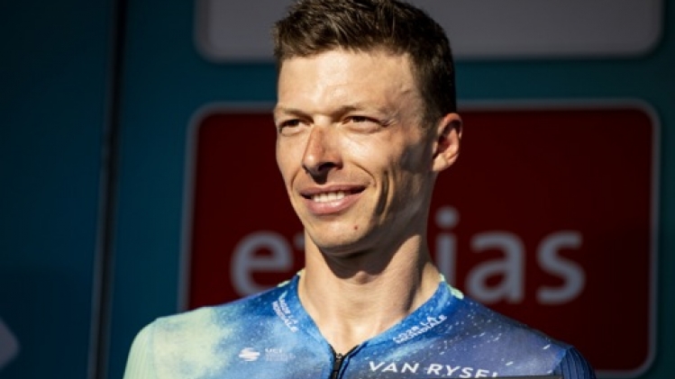 Oliver Naesen s'impose au sprint devant Edward Theuns