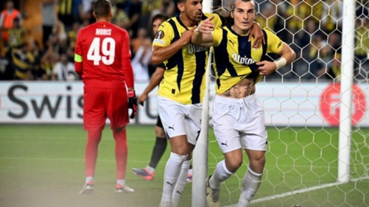 Battue par Fenerbahçe , l'Union Saint-Gilloise manque ses débuts européens