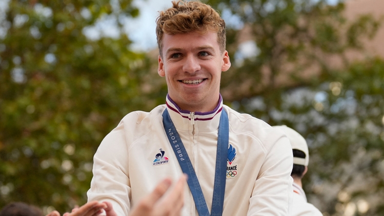 Leon_Marchand_Rubiks_cube