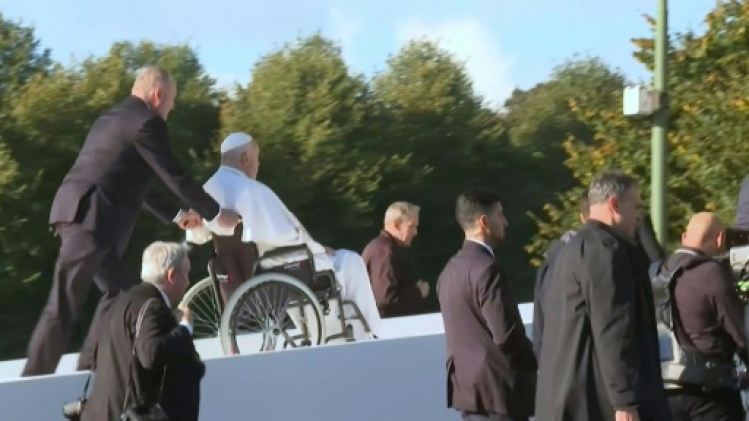 Interpellé en Belgique sur la place des femmes, le pape suscite l'l'incompréhension