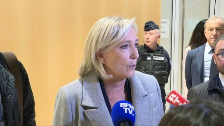 La défense de Marine Le Pen et du RN demande un report du procès