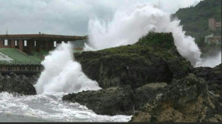 Taïwan se barricade à l'approche du typhon Krathon