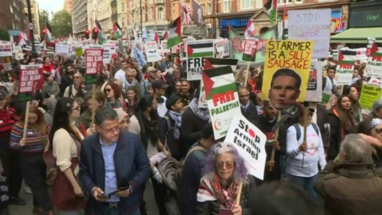 Des milliers de personnes défilent à Londres en soutien à Gaza, un an après le 7-Octobre