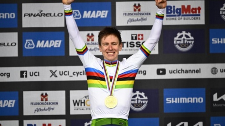 Le champion du monde Tadej Pogacar s'impose à San Luca, Remco Evenepoel abandonne