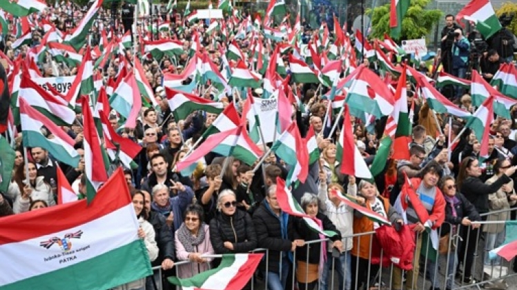 Hongrie : manifestation contre la propagande gouvernementale dans les médias