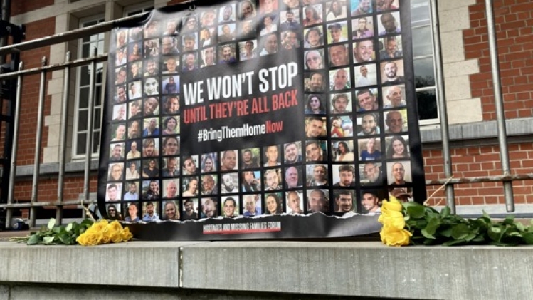 Plus d'un millier de personnes lors d'une cérémonie en hommage aux otages israéliens