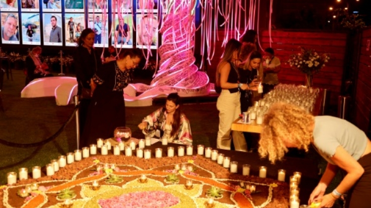 Israël: bougies, prières et musique pour commémorer l'attaque du 7 octobre