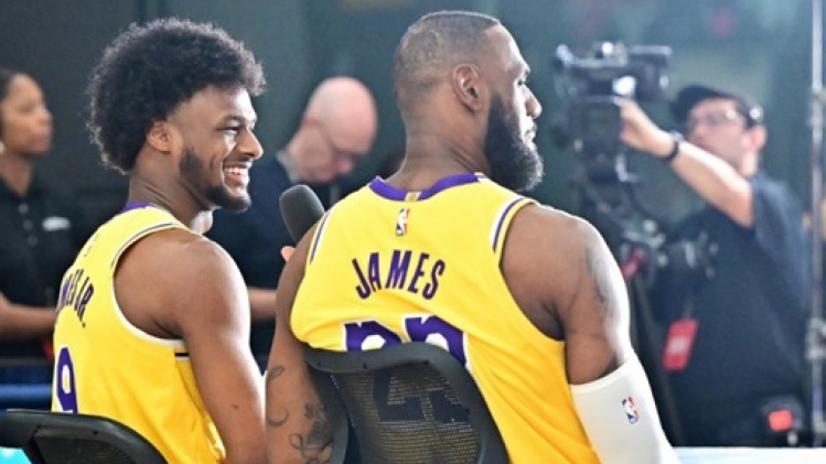 LeBron James et Bronny, premier duo père-fils de l'histoire à jouer un match NBA
