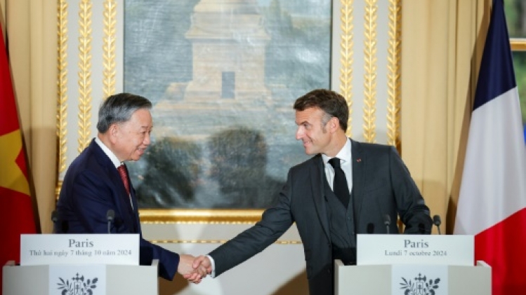 Macron et Lam veulent renforcer la relation franco-vietnamienne