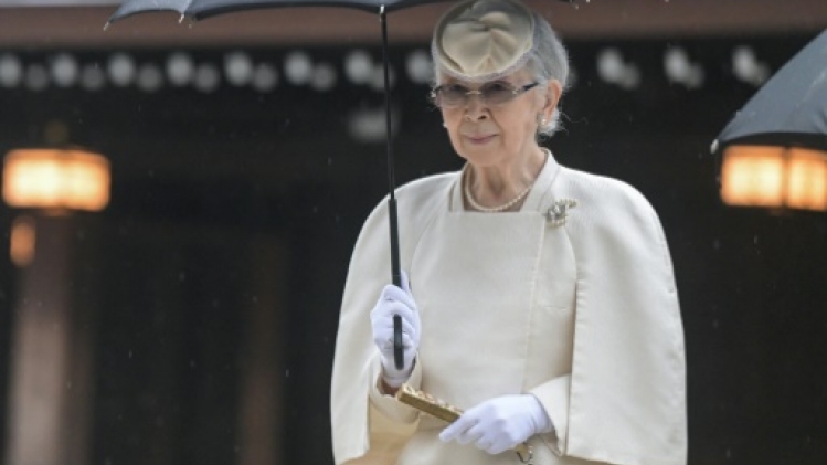 Japon: l'ex-impératrice Michiko quitte l'hôpital après une opération réussie