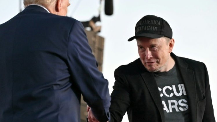 Musk se dit à fond pour Trump à un mois de la présidentielle américaine