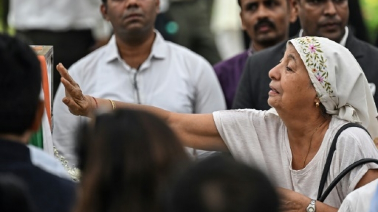 A Bombay, les Indiens rendent hommage à l'industriel Ratan Tata