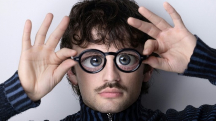 Validé par Eddy de Pretto, le phénomène Claude livre un premier album sous tension