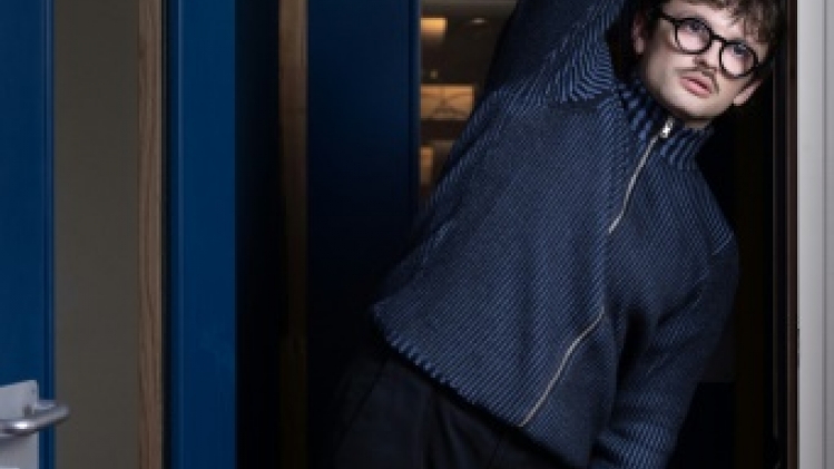 Validé par Eddy de Pretto, le phénomène Claude livre un premier album sous tension