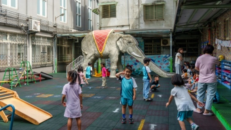 A Taïwan, la nostalgie des toboggans éléphants