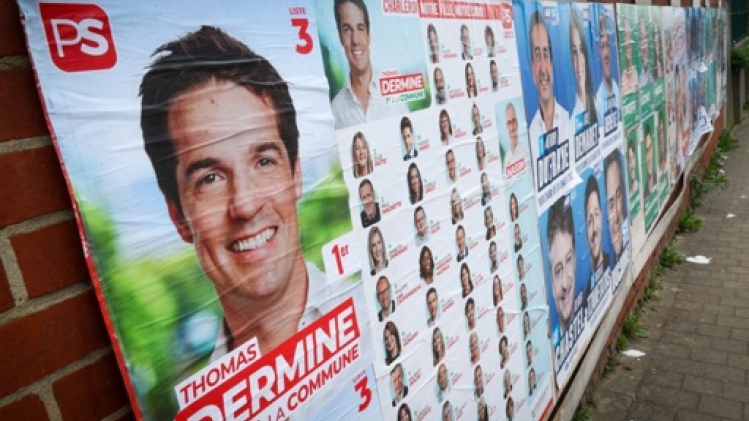 Les bureaux de vote sont ouverts, fin du vote à 13h pour les Wallons, 16h dans la capitale