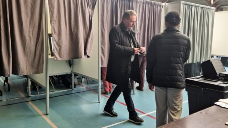 Rudi Vervoort vote pour la dernière fois en tant que bourgmestre d'Evere