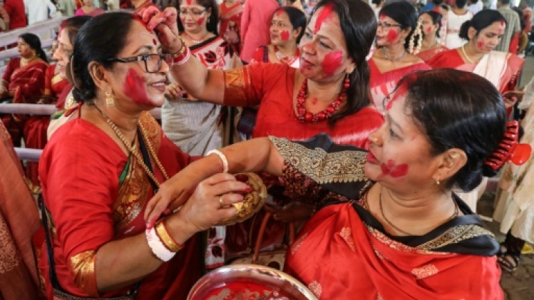 Au Bangladesh, les Hindous célèbrent leur plus grand festival malgré les craintes d'attentat