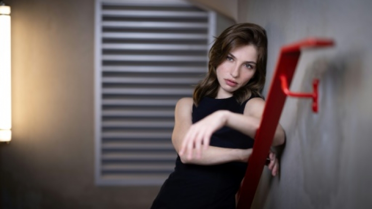 Une Loana plus complexe, dans une série échappée du Loft