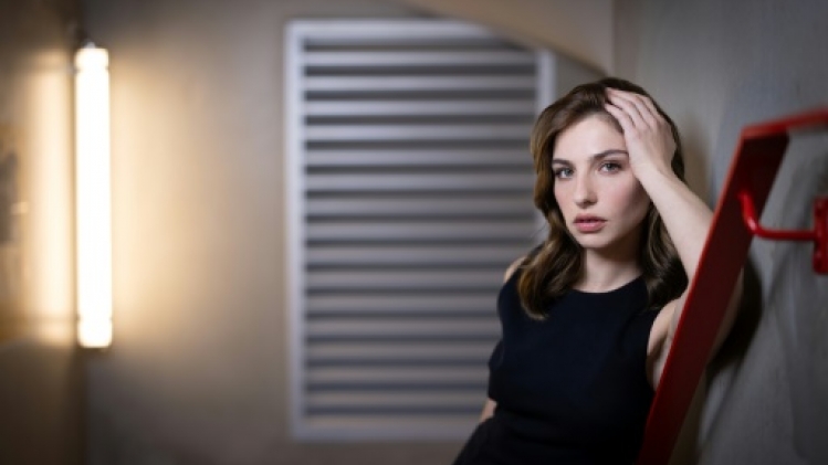 Une Loana plus complexe, dans une série échappée du Loft