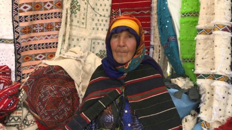 Au Maroc, les tatouages des femmes berbères tombent en désuétude