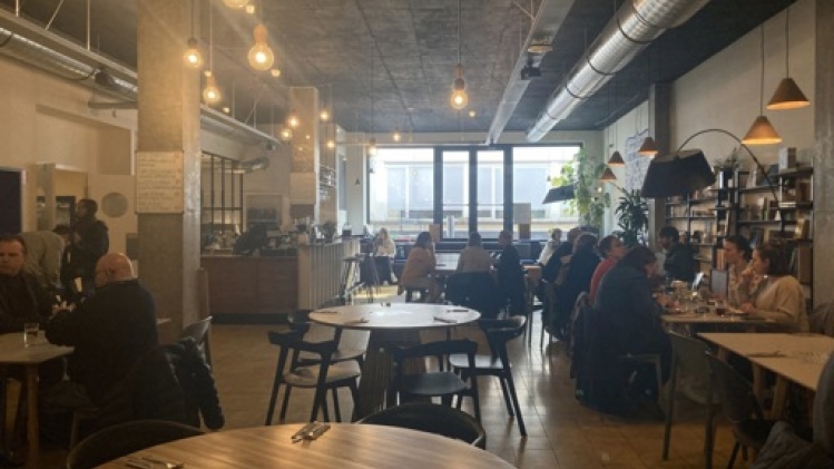 Refoodgees, le restaurant bruxellois entre insertion sociale et partage de cultures